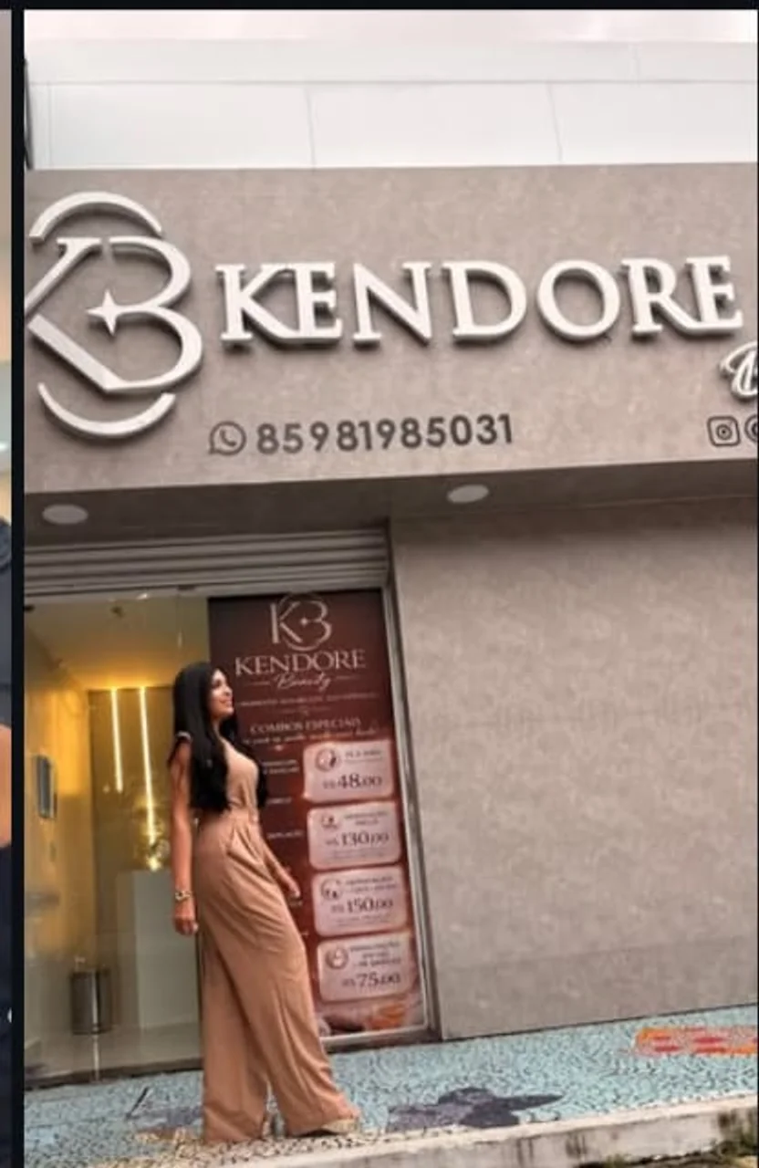 Fachada do Kendore Beauty, na Av. Godofredo Maciel, com o letreiro e uma cliente posando na entrada